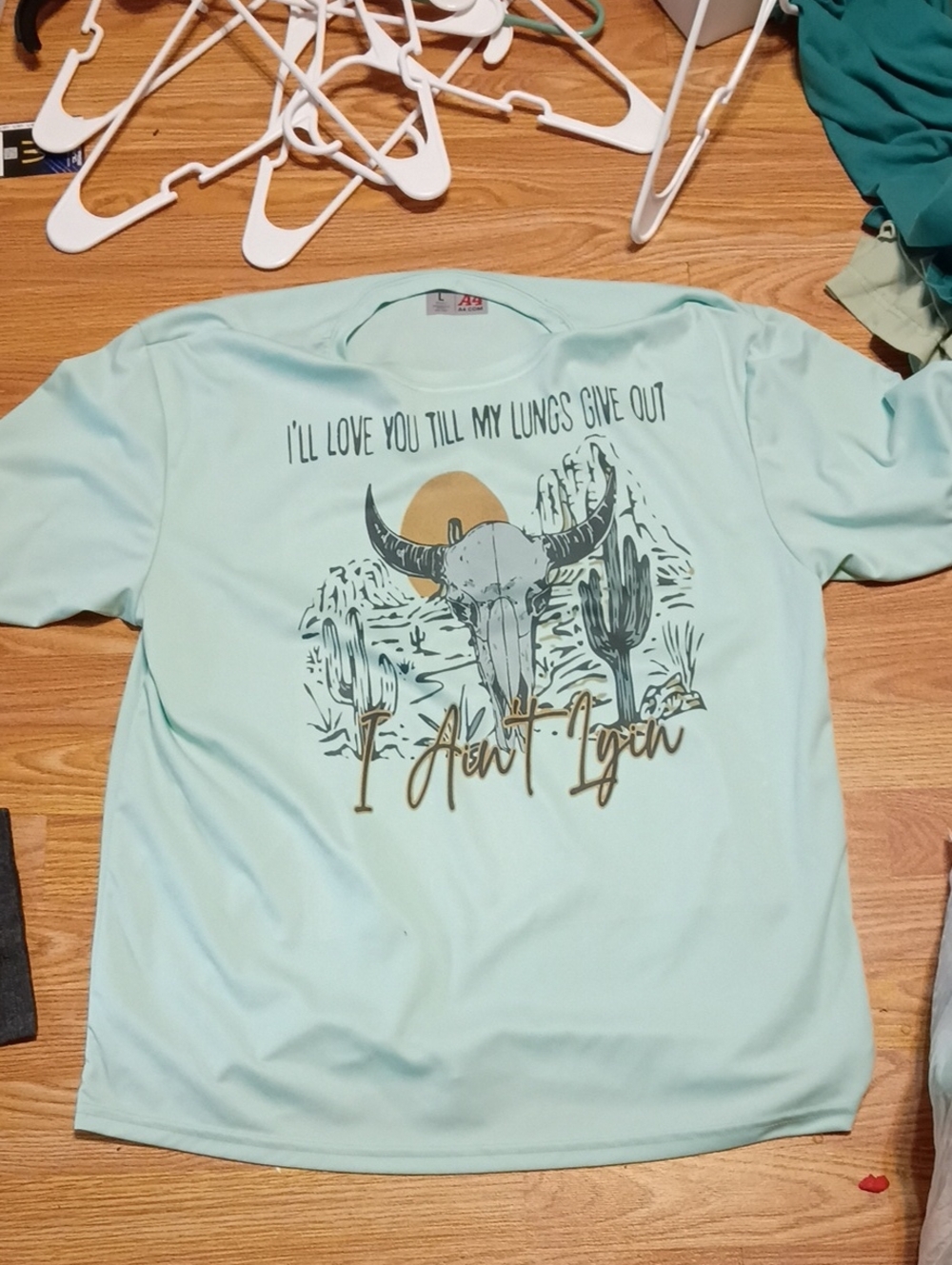 Ariat Women's Mint Graphic Tee - 'I Ain't Lyin'